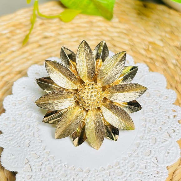 Sarah Coventry Jewelry - Vintage Sarah Coventry Brushed Gold Tone Satin Petals Pin/Brooch
